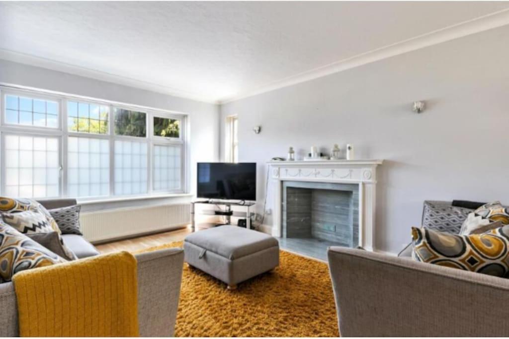 Large Family Home Near Richmond Park New Malden Exteriör bild