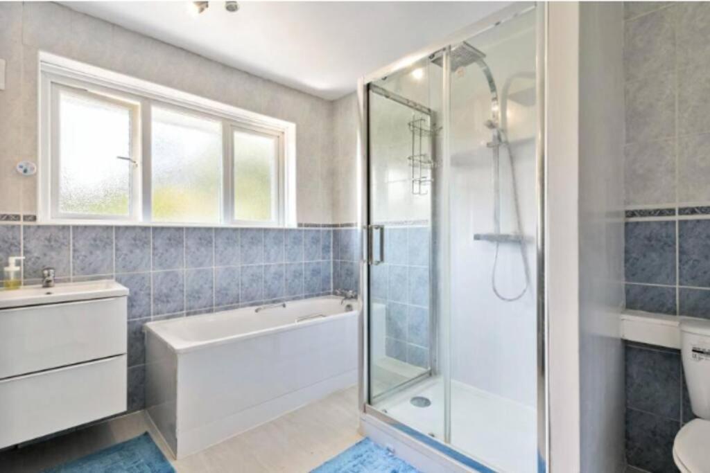 Large Family Home Near Richmond Park New Malden Exteriör bild