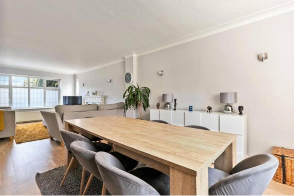 Large Family Home Near Richmond Park New Malden Exteriör bild