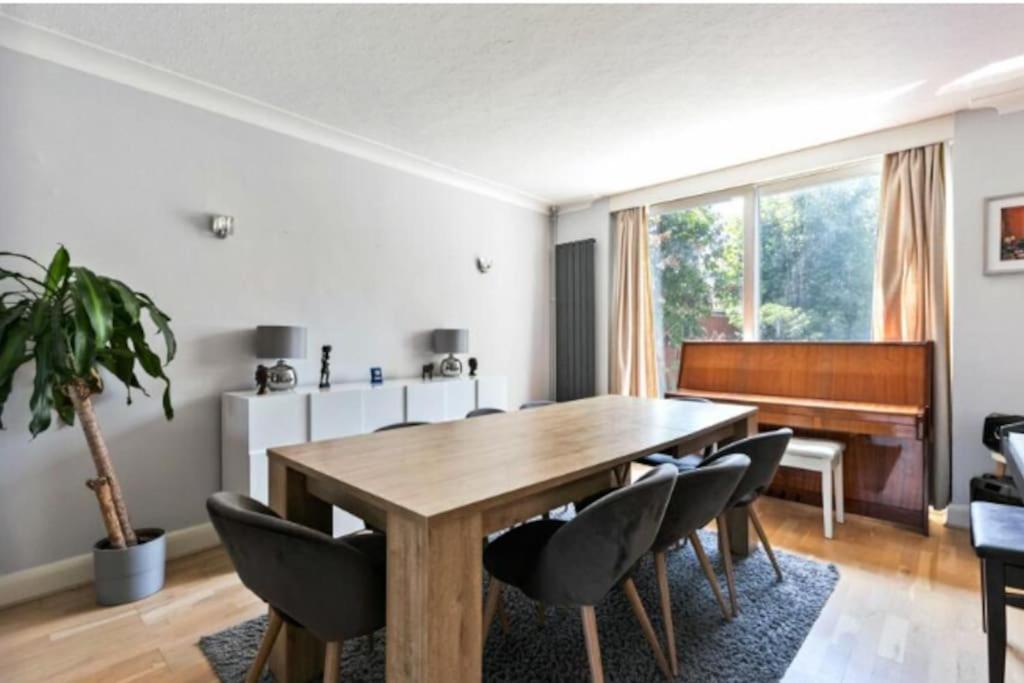Large Family Home Near Richmond Park New Malden Exteriör bild