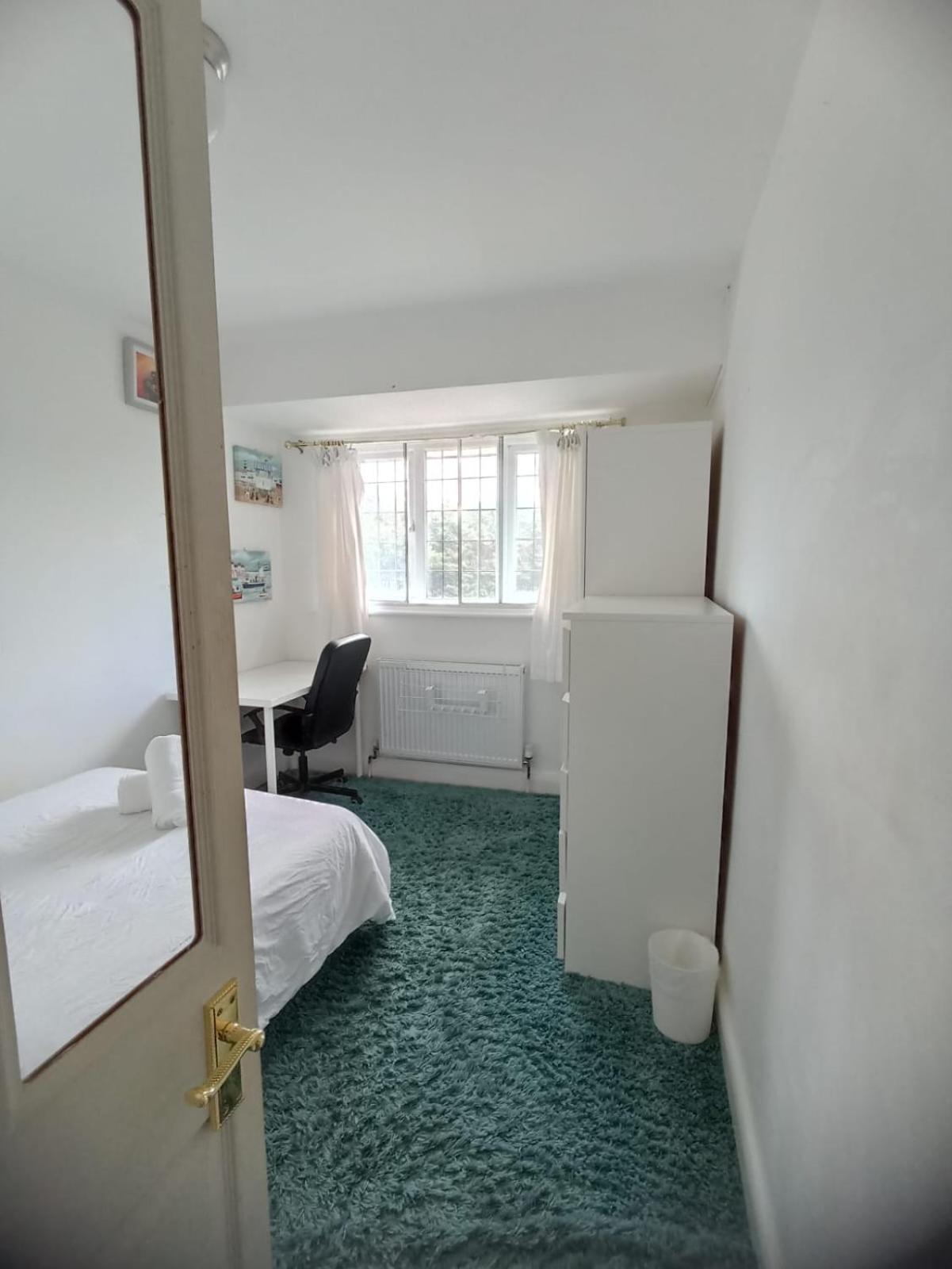 Large Family Home Near Richmond Park New Malden Exteriör bild